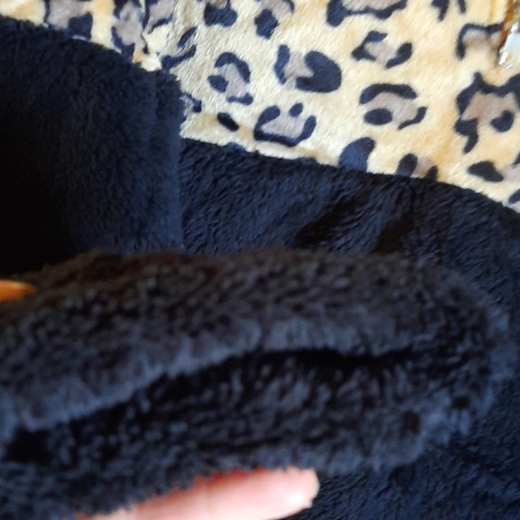 Last 1 leopard animal print two-tone pullover top - Picture 6 of 9